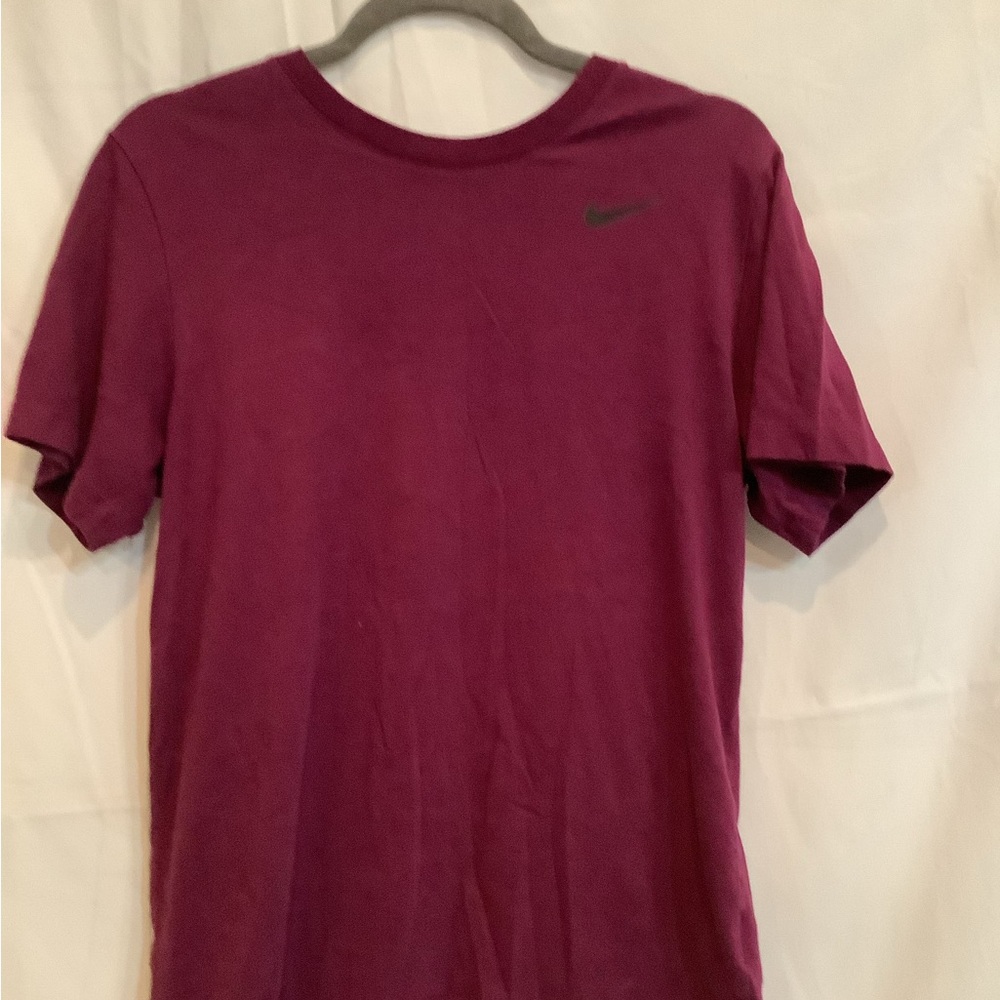Nike Men's Burgundy Short Sleeve Tee